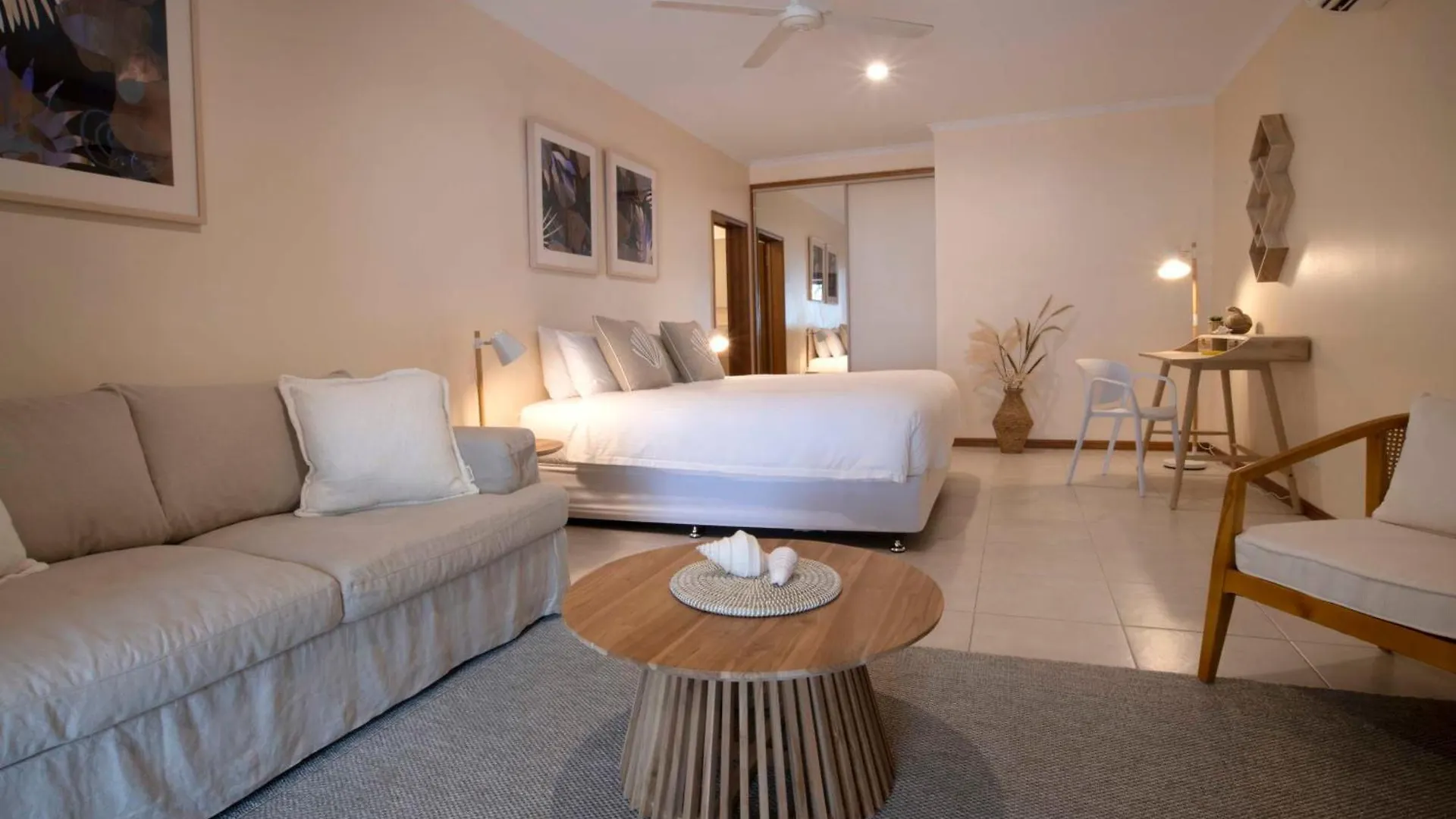 Latitude 17 - Suite 2 South Mission Beach